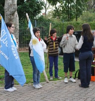 Coyan formulando su Promesa Scout