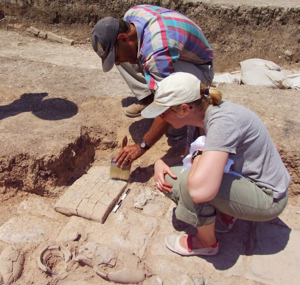 An image of a tablet being prepared for removal is at Tayinat