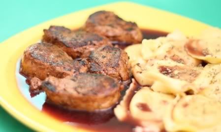 Solomillo de cerdo con salsa de vino tinto Solomillo de cerdo con salsa de vino tinto